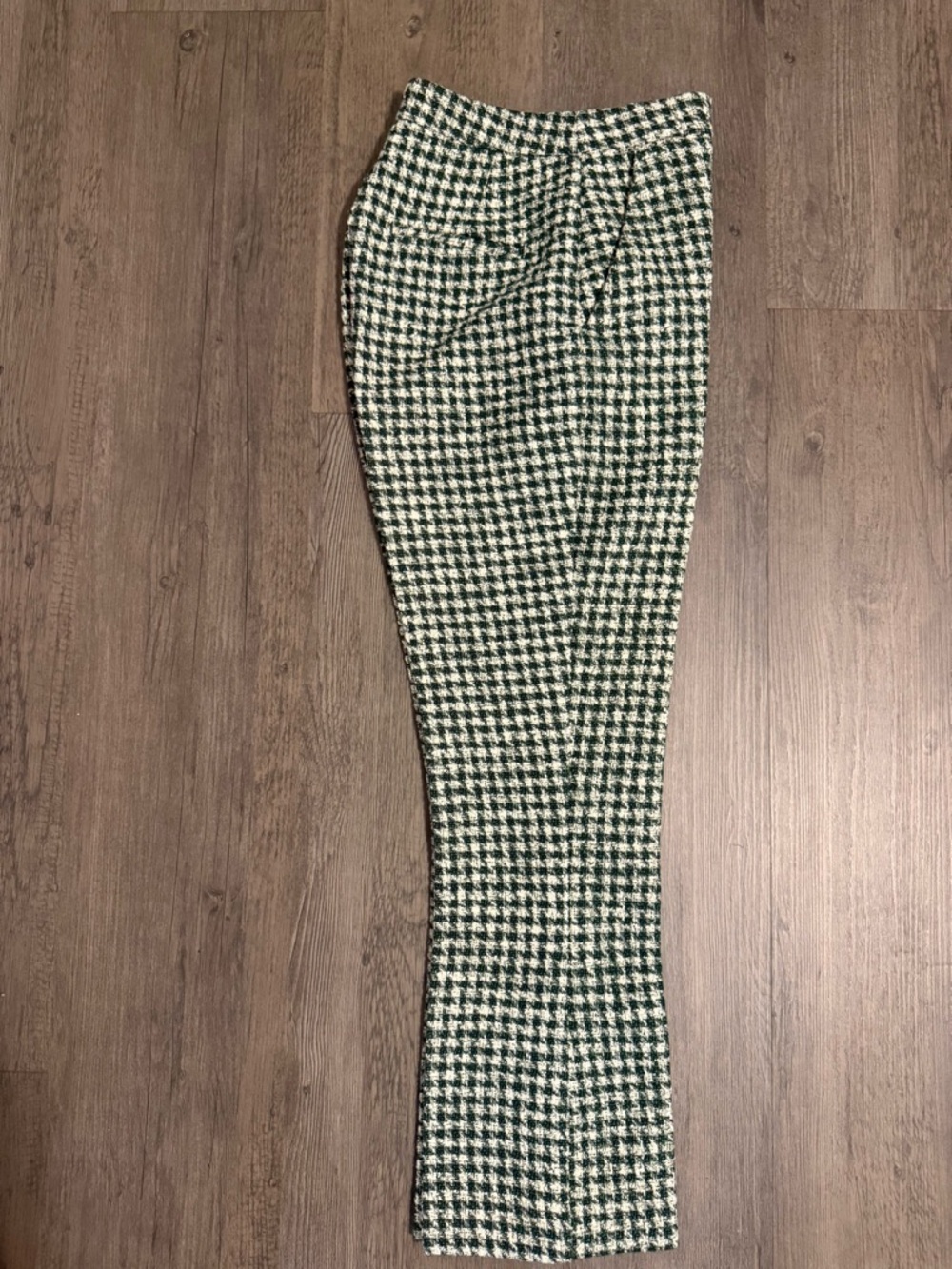 Green & Cream - Picture 3 of 16